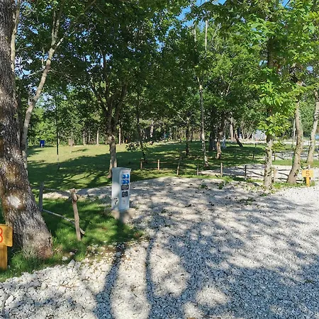 Mia Кемпинг Пазин